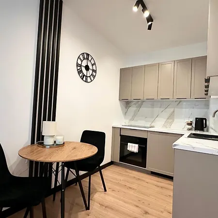 Ruby Apartment *